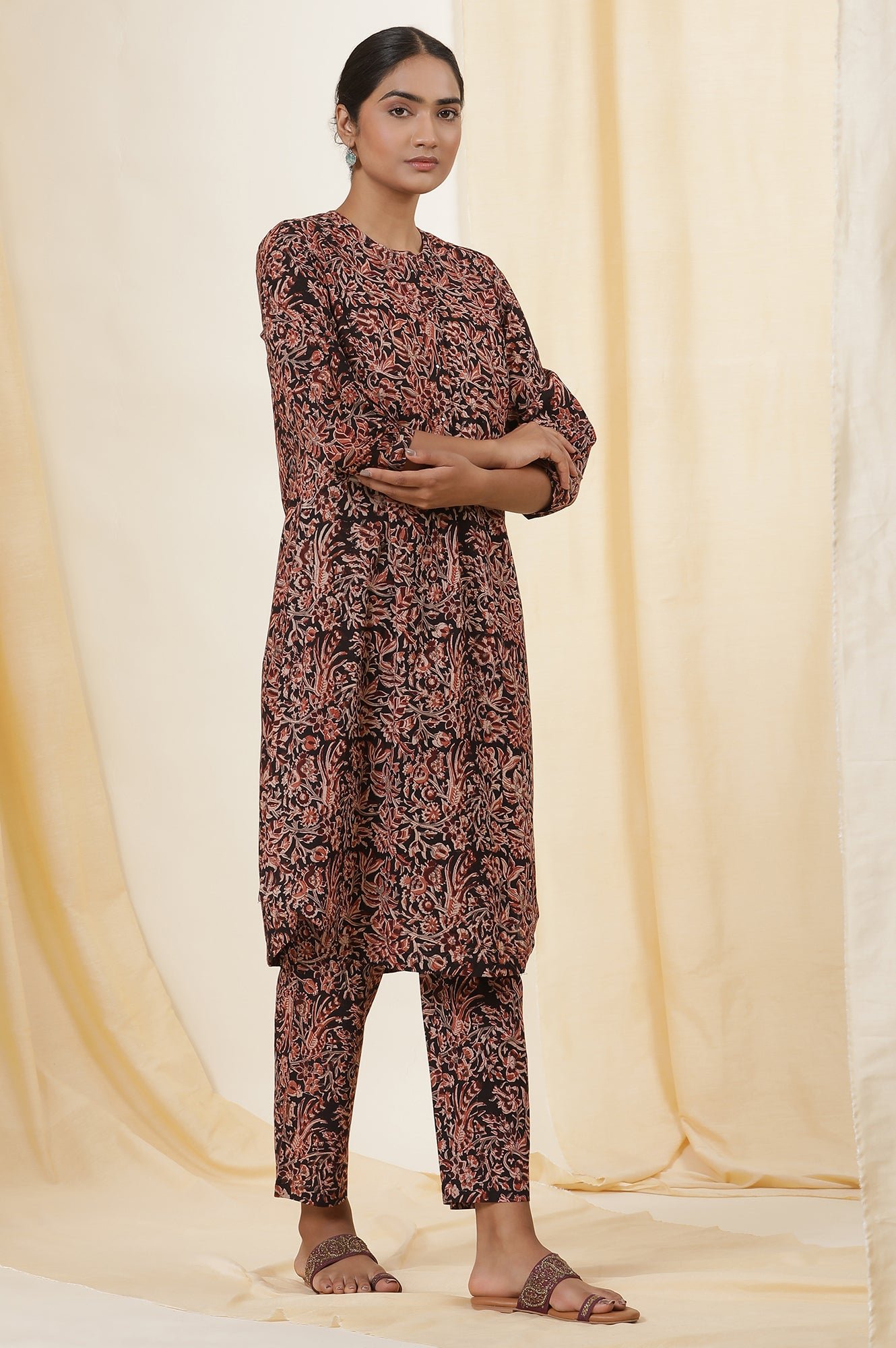 Black Kalamkari Printed Straight Cotton Voile Kurta And Straight Pants Set - Image 1